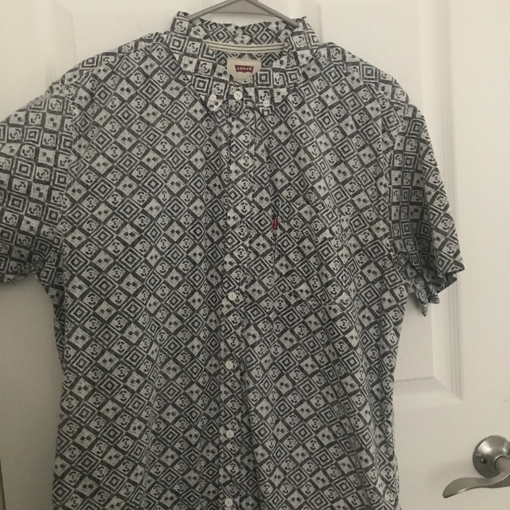 Mens Levi’s button down shirt